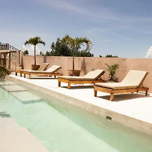 Koos Hotel
